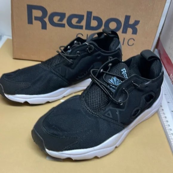 BNIB Woman’s REEBOK CLASSIC FURYLITE SR Black /White 6.5 - Picture 4 of 8